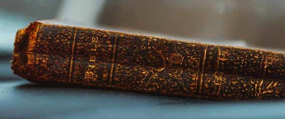 La vieille bible, témoin de toute une vie